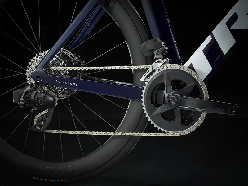 2022 Madone SLR 6 Etap Road Bike Navy Carbon Smoke and Viper Red-11